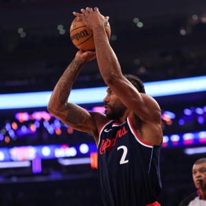 九游娱乐app-队霸实锤🤣！桑德斯：有次在客场小卡问我要耳机 我给他买两副