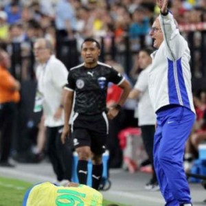 九游娱乐-点球大战前 巴西队围一圈 主教练置身圈外 这咋讲